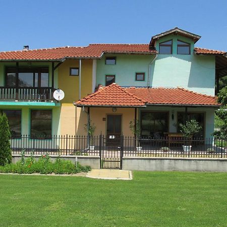 Pri Orehite Guesthouse Oresak Kültér fotó