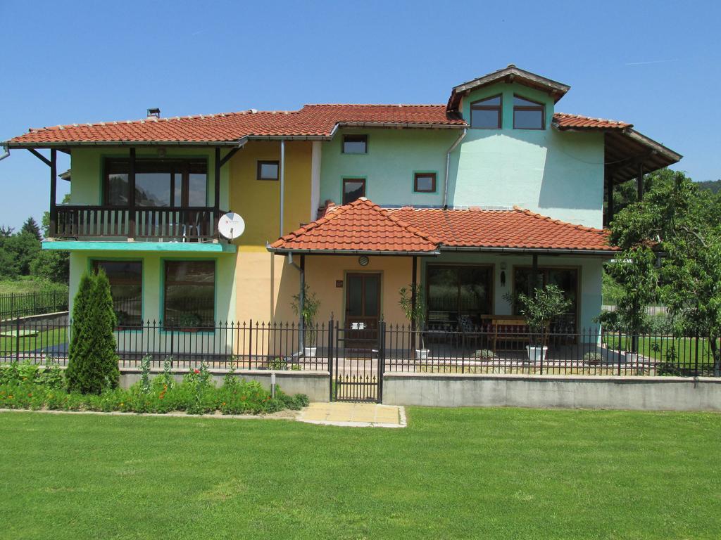 Pri Orehite Guesthouse Oresak Kültér fotó