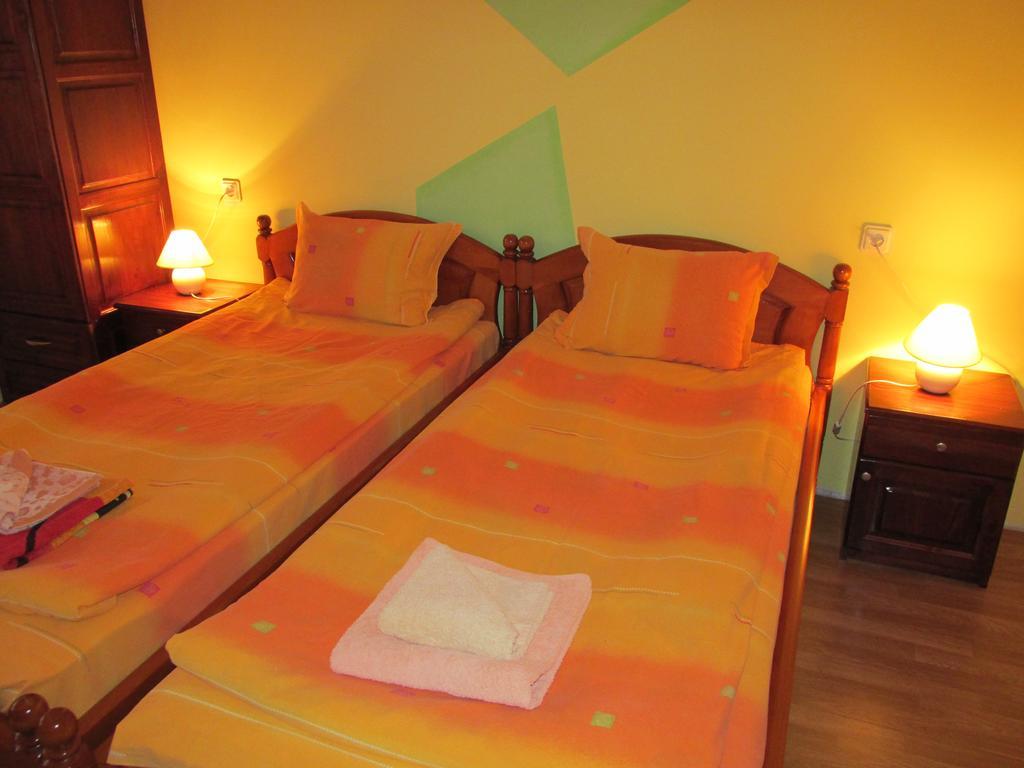 Pri Orehite Guesthouse Oresak Kültér fotó