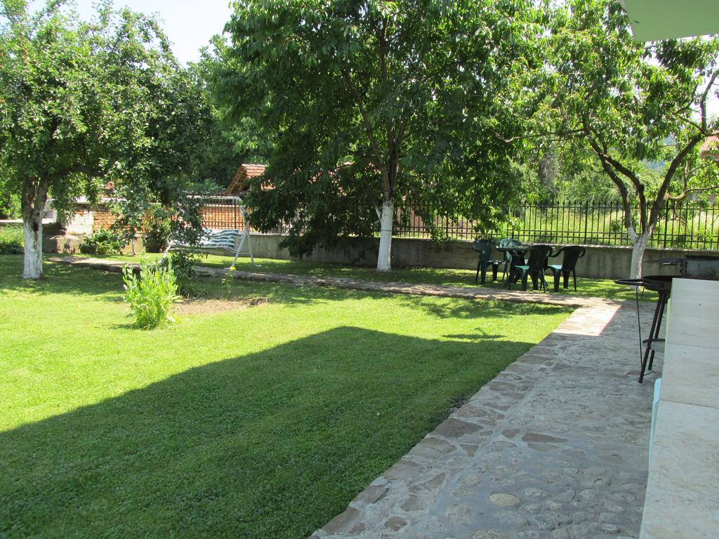Pri Orehite Guesthouse Oresak Kültér fotó
