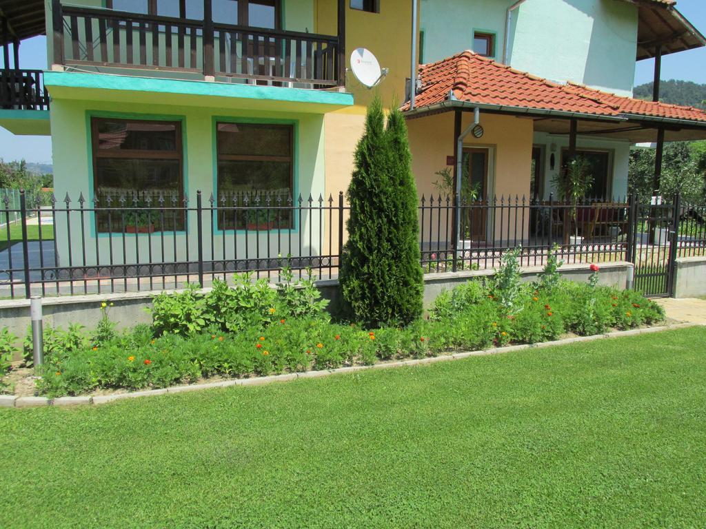 Pri Orehite Guesthouse Oresak Kültér fotó